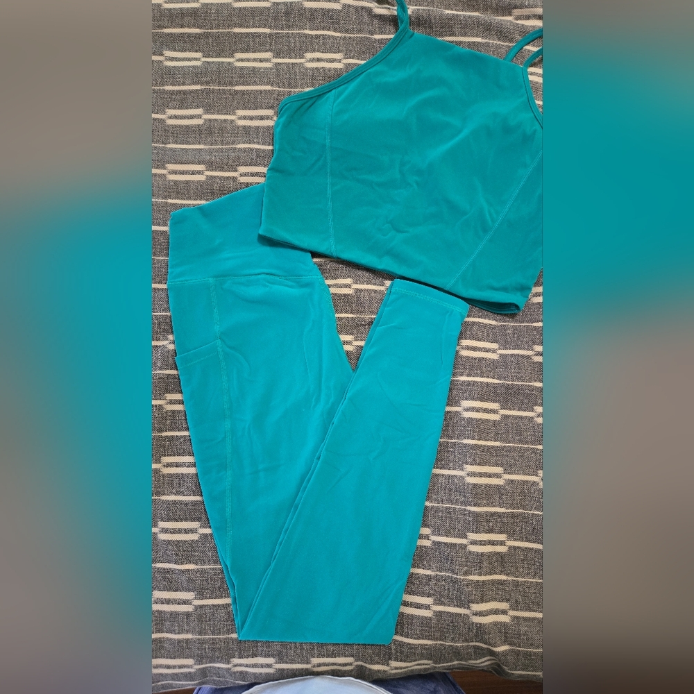 BuffBunny Set! Vibrant Green Leggings & Crop